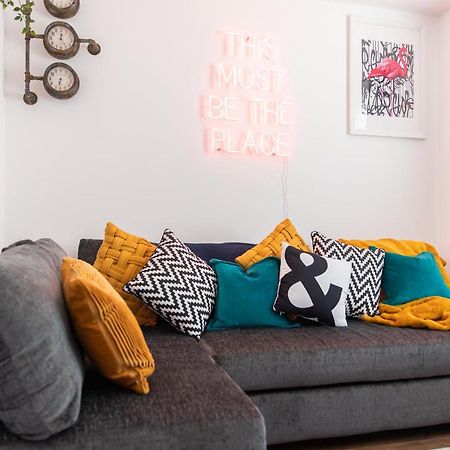 Entire Family Home , Large Rear Garden And Free Parking 벨파스트 외부 사진