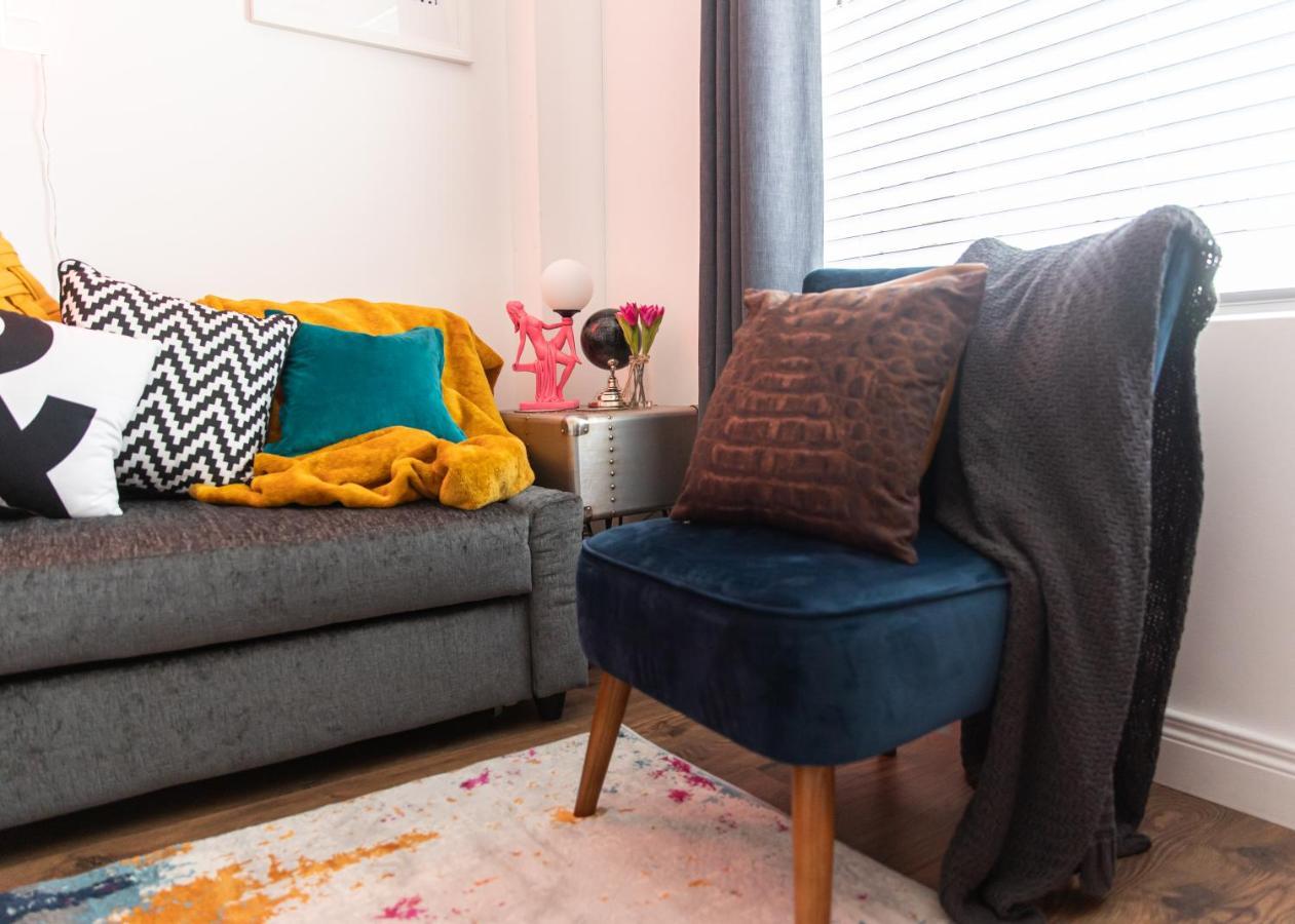 Entire Family Home , Large Rear Garden And Free Parking 벨파스트 외부 사진