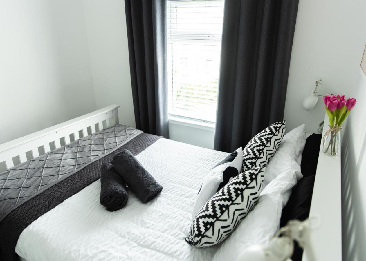 Entire Family Home , Large Rear Garden And Free Parking 벨파스트 외부 사진