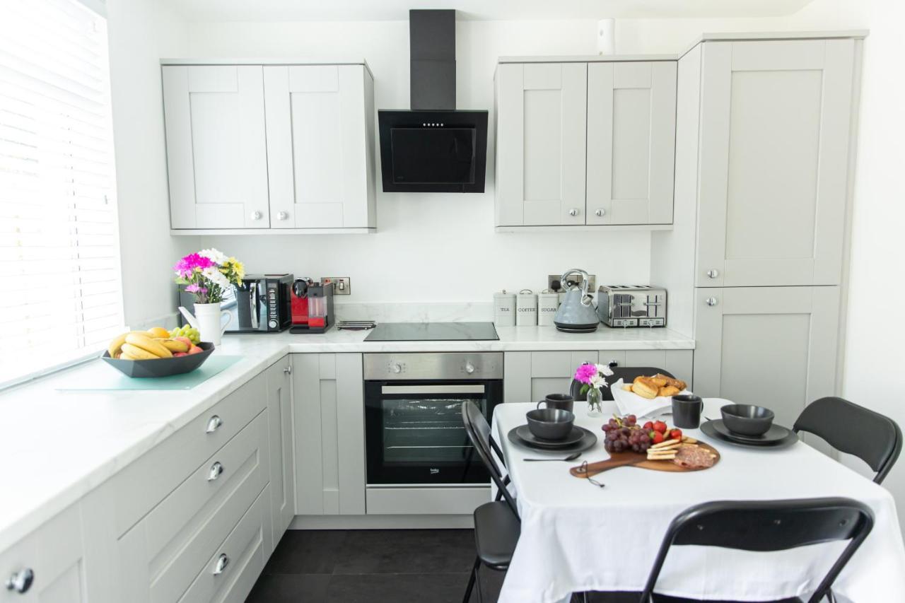 Entire Family Home , Large Rear Garden And Free Parking 벨파스트 외부 사진