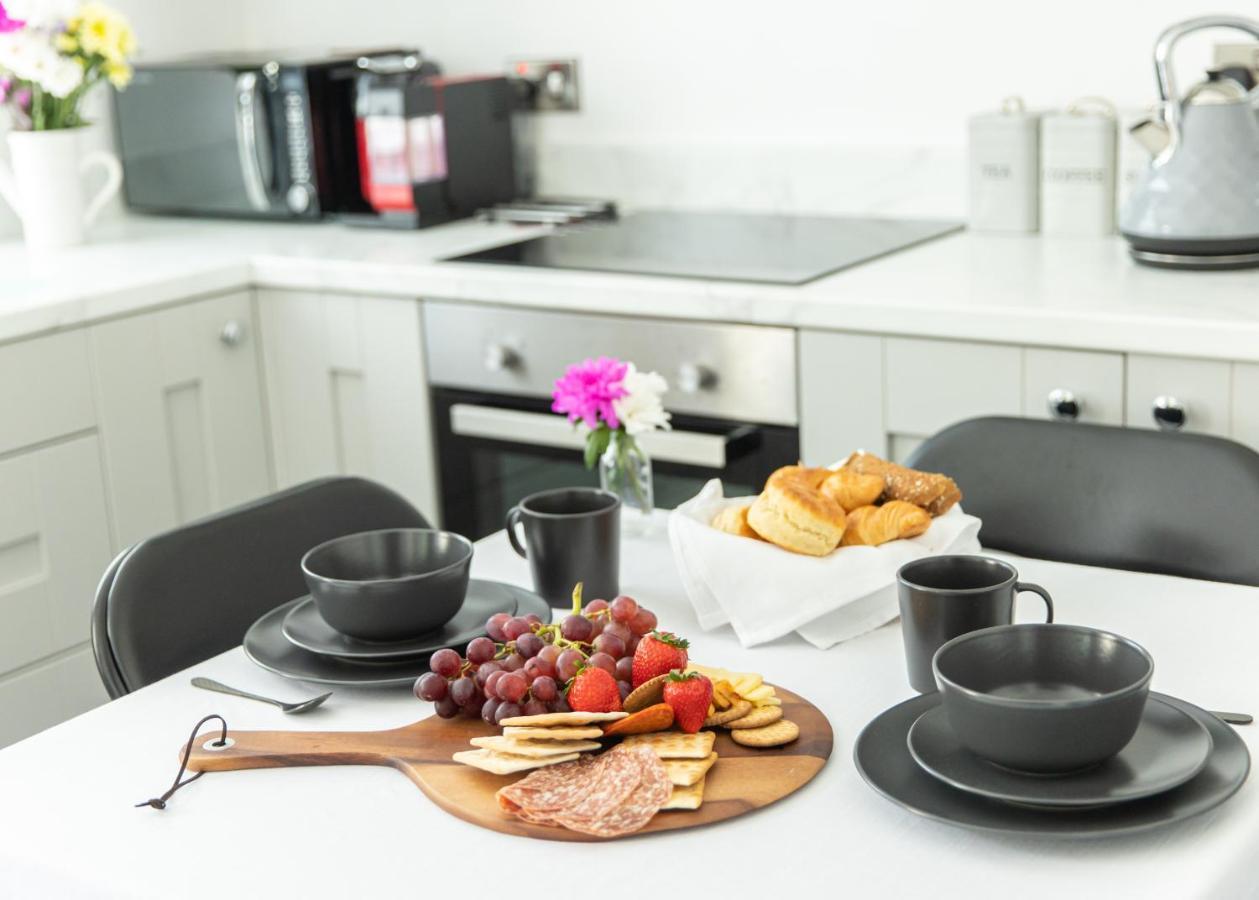 Entire Family Home , Large Rear Garden And Free Parking 벨파스트 외부 사진